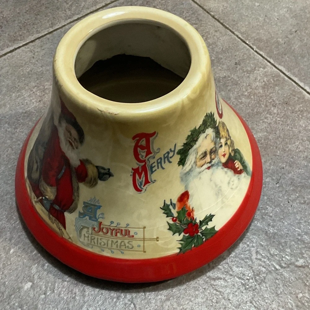 Yankee Candle Red and Cream Christmas Tree shade